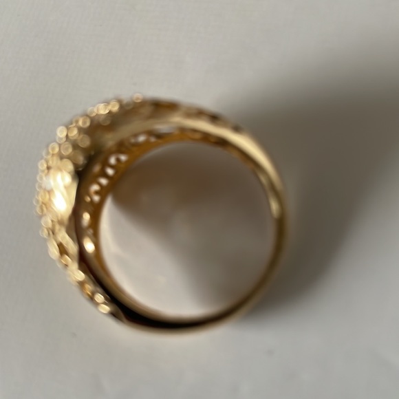 NWOT Golden Cocktail Ring with Crystals. - Picture 4 of 6